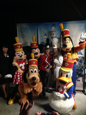 Students spread Disney magic to Mariners