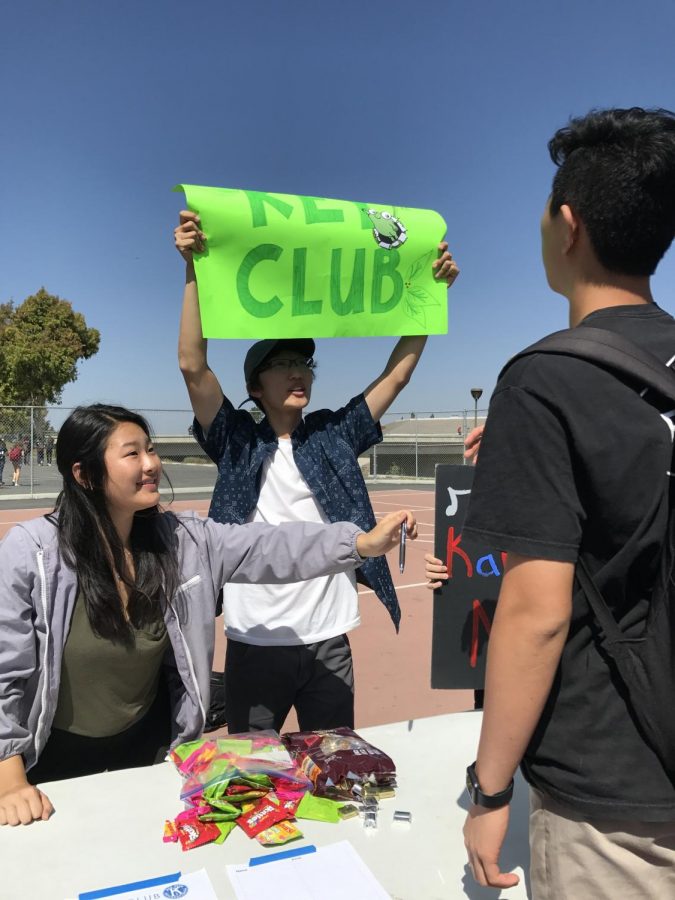 Key Club members Wendy Nawa and Chris Seo eagerly reach out to students searching for new clubs.
