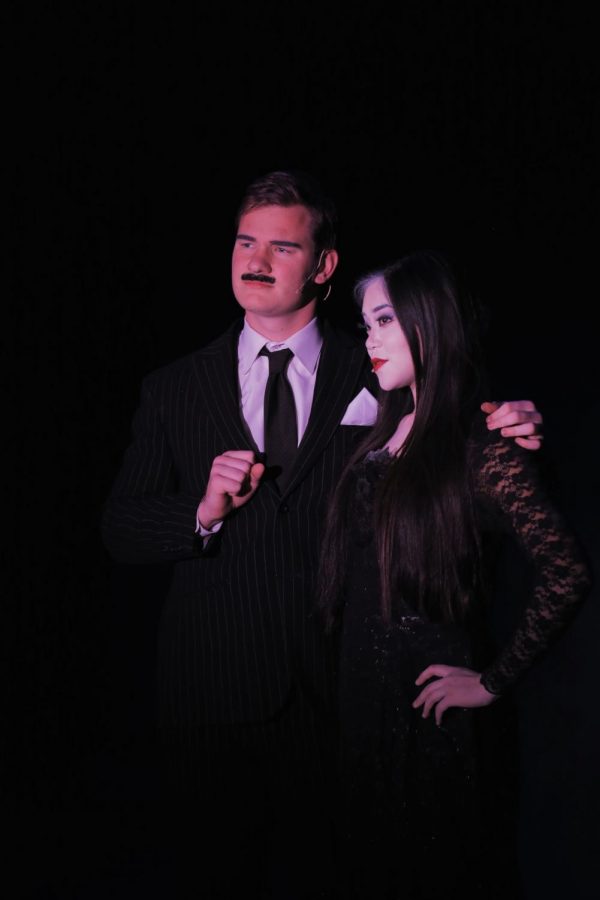 Junior+Jake+Morgan+%28left%29+and+senior+Jamie+Lin+%28right%29+play+the+lead+roles+in+the+Addams+Family.